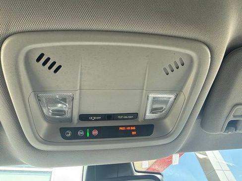 Used 2018 Chevrolet Volt Premier w/ Driver Confidence Package FWD image 21