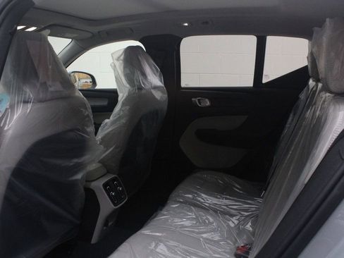 Used 2025 Volvo XC40 B5 Plus AWD/4WD image 7