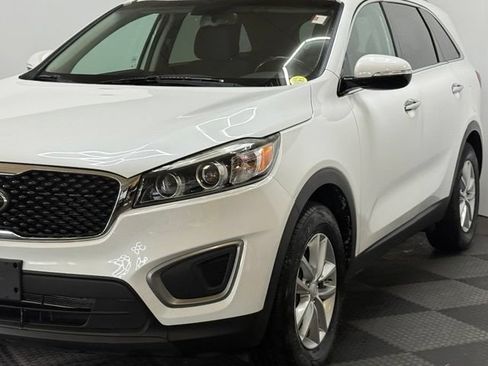 Used 2016 Kia Sorento FWD w/ LX Convenience Package image 7