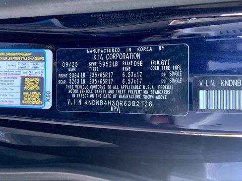 Used 2024 Kia Carnival LX image 34