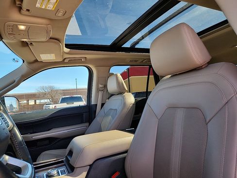 Used 2024 Ford Expedition Limited image 12