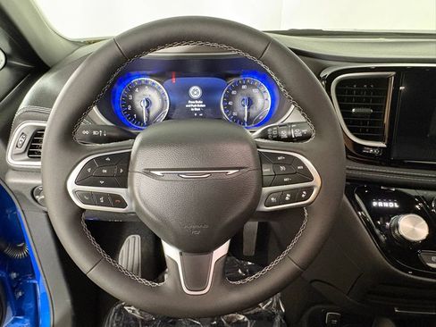 New 2027 Chrysler Pacifica Select FWD image 22