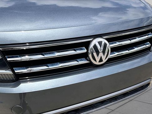 Used 2019 Volkswagen Tiguan SE w/ Panoramic Sunroof Package FWD image 27