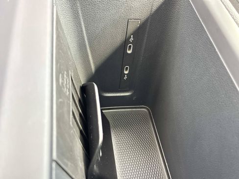 Used 2026 Volkswagen Tiguan SE w/ Panoramic Sunroof Package AWD/4WD image 32