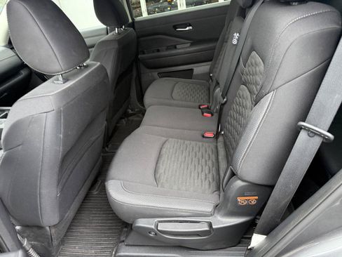 Used 2022 Nissan Pathfinder SV AWD/4WD image 11