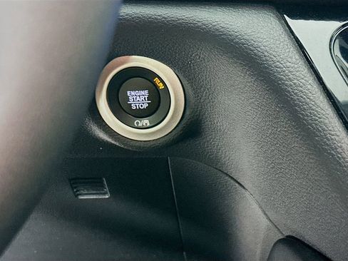 Certified 2025 Chrysler Pacifica Limited image 22