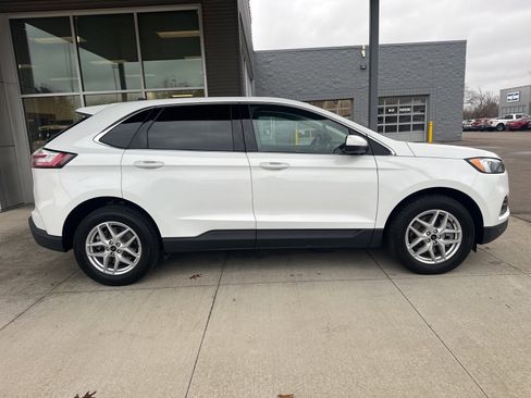 Certified 2024 Ford Edge SEL w/ Convenience Package image 9