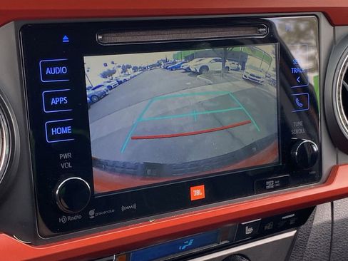 Used 2017 Toyota Tacoma TRD Sport image 30