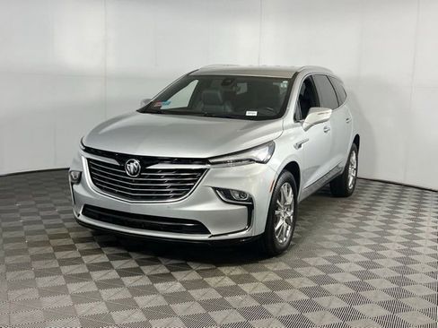 Used 2022 Buick Enclave Premium image 3