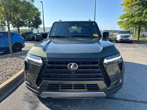 Used 2024 Lexus GX 550 AWD/4WD image 8