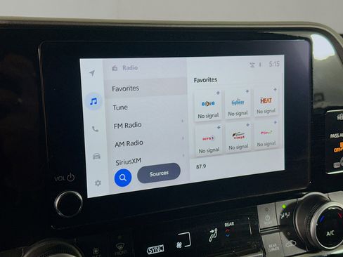 Used 2024 Toyota Highlander LE image 21