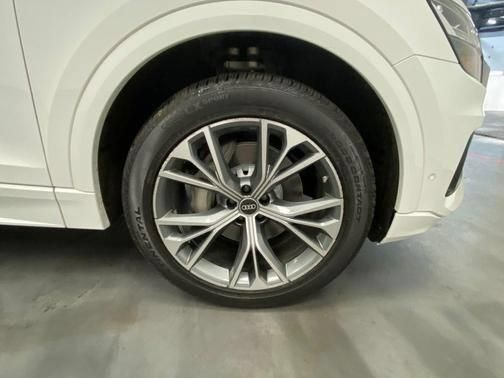 Used 2022 Audi Q8 Premium AWD/4WD image 16