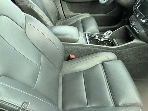 Used 2019 Volvo XC40 T4 Inscription FWD image 6