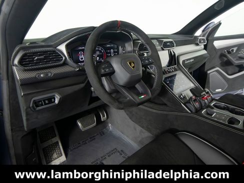 Used 2023 Lamborghini Urus Performante AWD/4WD image 11