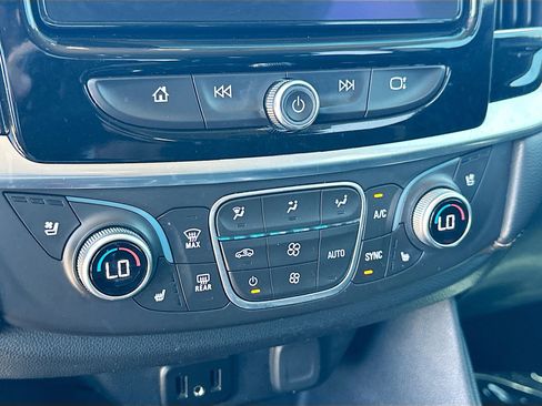 Used 2018 Chevrolet Traverse Premier w/ Driver Confidence II Package FWD image 15