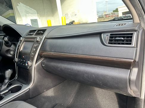 Used 2015 Toyota Camry image 13