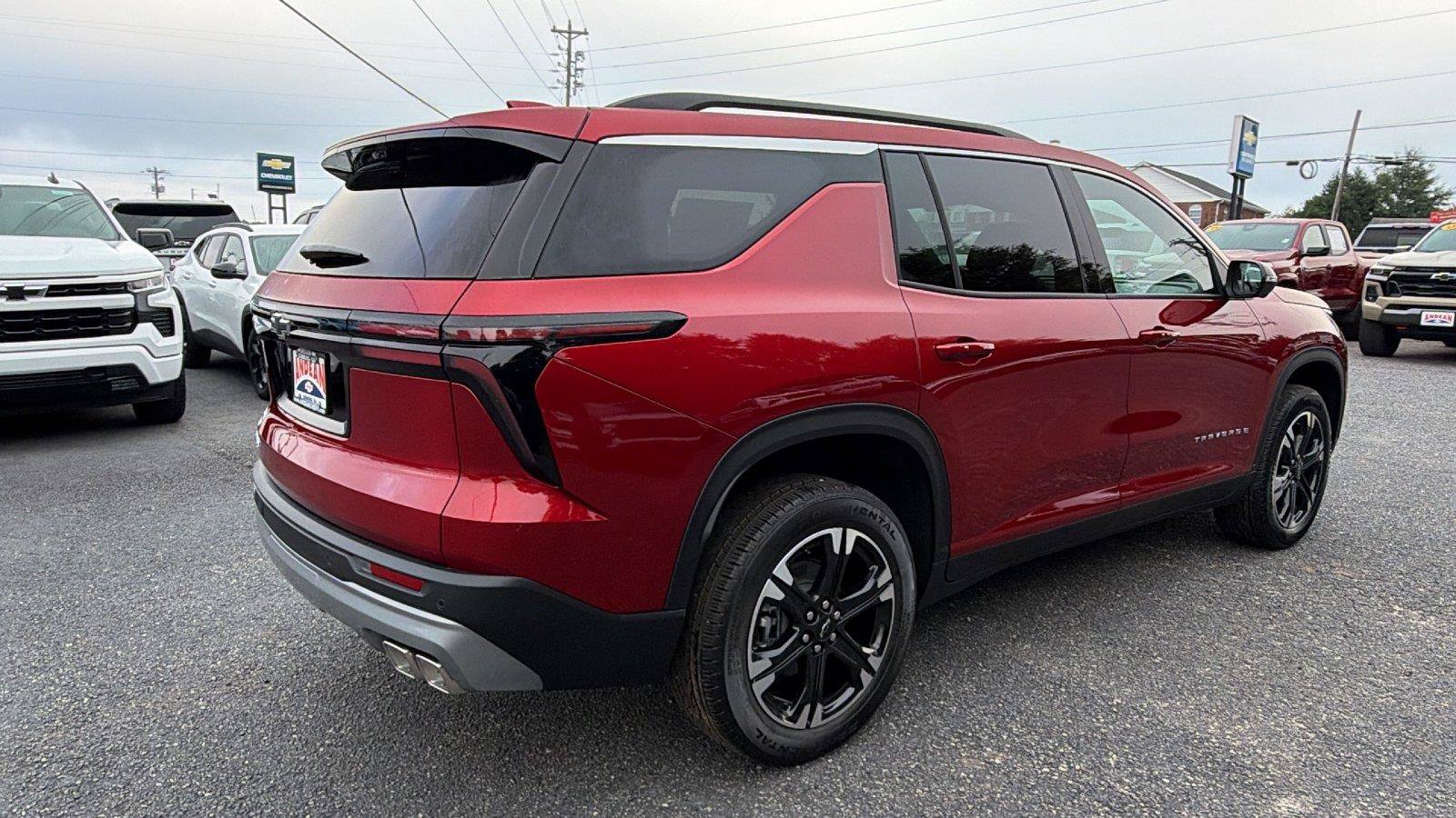 New 2027 Chevrolet Traverse LT w/ Sun and Wheel Package FWD image 9