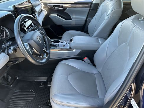 Used 2021 Toyota Highlander Platinum image 21