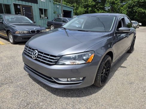 Used 2014 Volkswagen Passat TDI SE FWD image 4