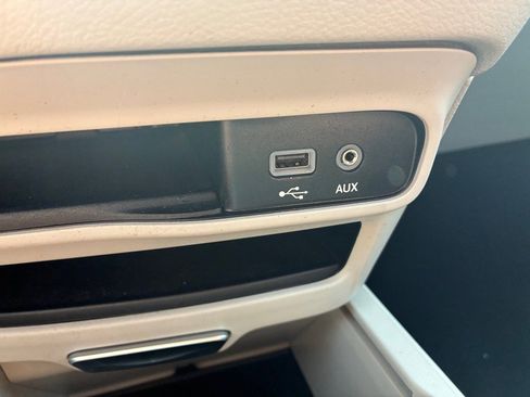 Used 2020 Chrysler Pacifica Touring FWD image 58