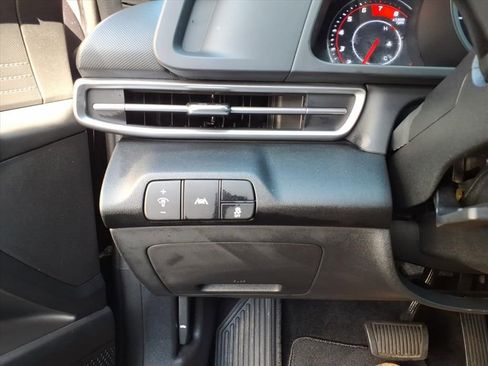 Used 2021 Hyundai Elantra SEL image 18