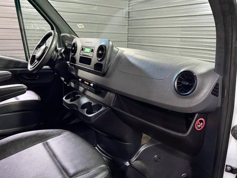 Used 2021 Mercedes-Benz Sprinter 2500 image 17