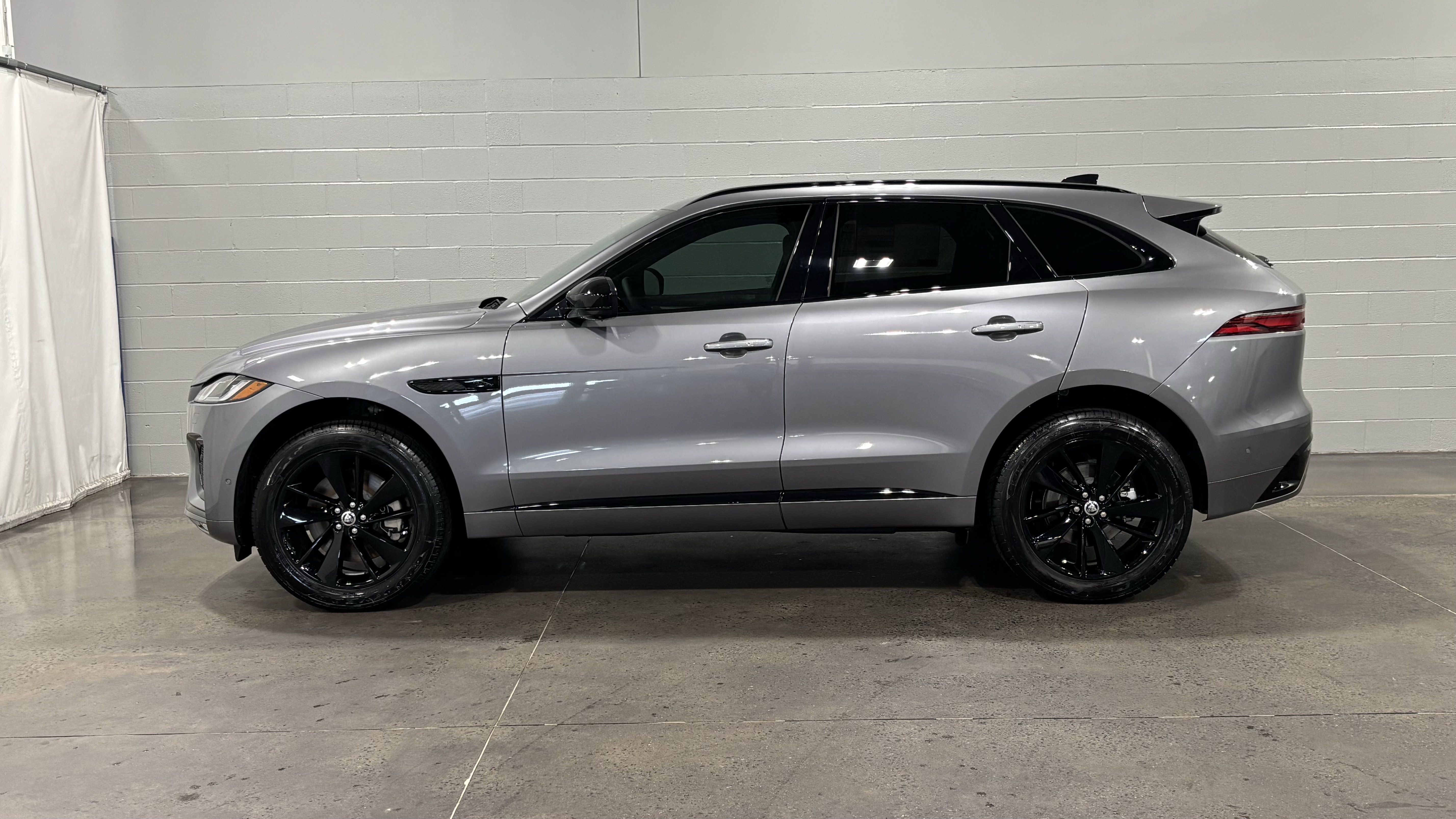 New 2026 Jaguar F-PACE R-Dynamic S AWD/4WD image 7