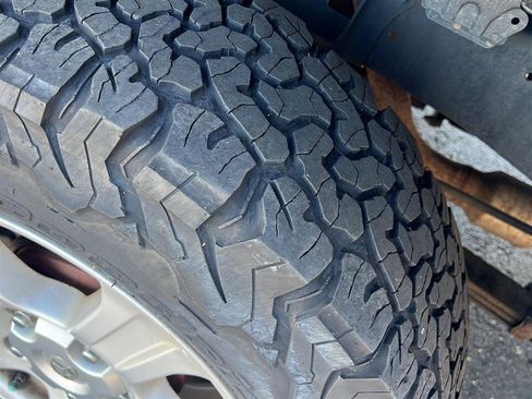 Used 2010 Toyota Tundra 4x4 Double Cab image 10