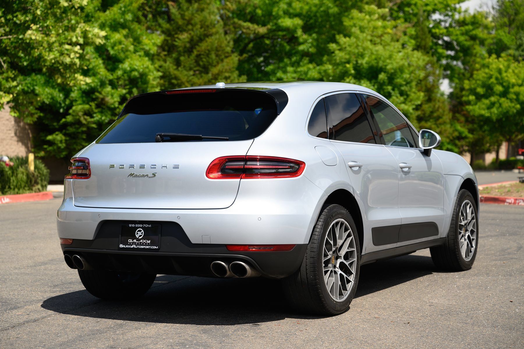 Used 2015 Porsche Macan S AWD/4WD image 3