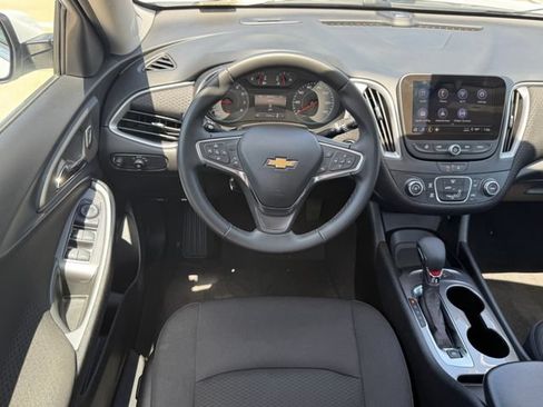 Used 2025 Chevrolet Malibu RS FWD image 22
