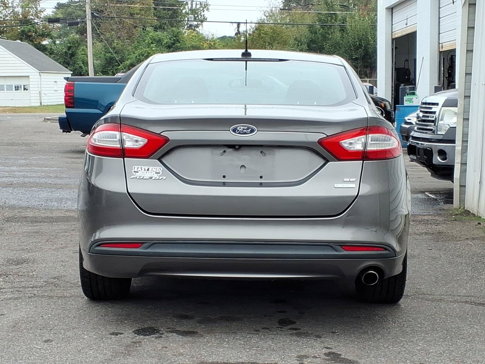 Used 2013 Ford Fusion SE FWD image 4