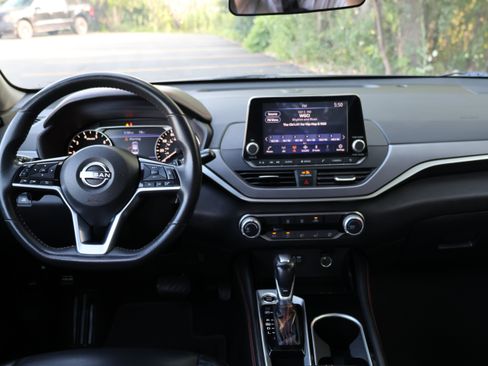 Used 2024 Nissan Altima 2.5 SR FWD image 36