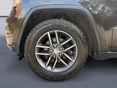 Used 2017 Jeep Grand Cherokee Limited AWD/4WD image 9