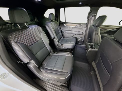 Used 2024 GMC Acadia Denali image 29