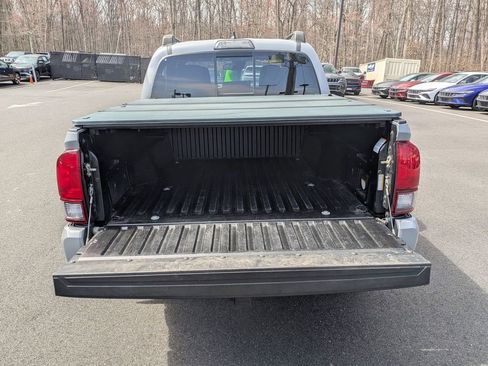 Used 2018 Toyota Tacoma TRD Sport AWD/4WD image 23