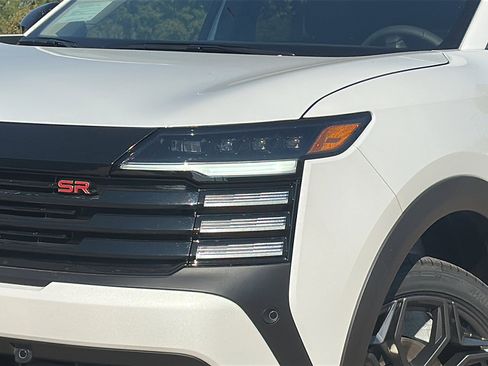 New 2026 Nissan Kicks SR image 4