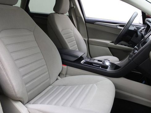 Certified 2019 Ford Fusion SE FWD image 3
