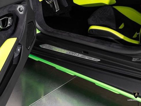 Used 2024 Lamborghini Huracan Sterrato AWD/4WD image 31
