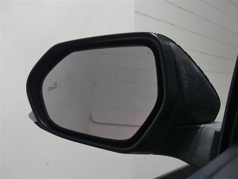 Used 2022 Toyota Prius FWD image 15
