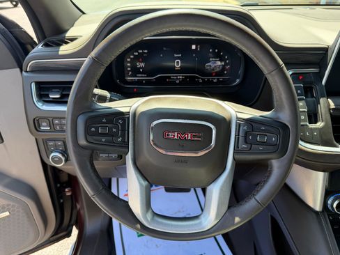 Used 2022 GMC Yukon XL SLT w/ SLT Luxury Package AWD/4WD image 16