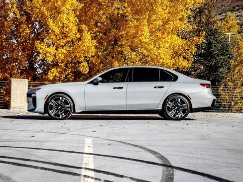 New 2025 BMW 760i xDrive w/ Executive Package image 4