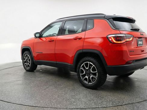 Used 2025 Jeep Compass Trailhawk AWD/4WD image 6
