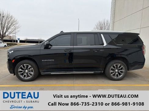Used 2022 Chevrolet Suburban LT image 1