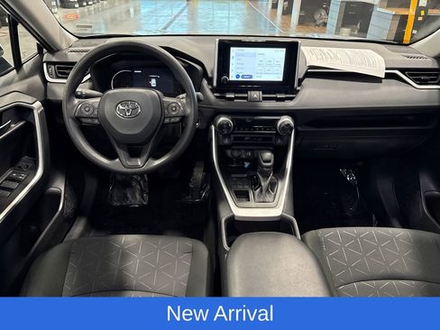 Used 2025 Toyota RAV4 XLE AWD/4WD image 10