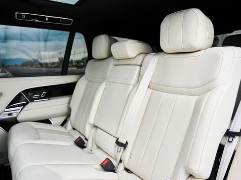 Used 2025 Land Rover Range Rover Long Wheelbase SE image 42