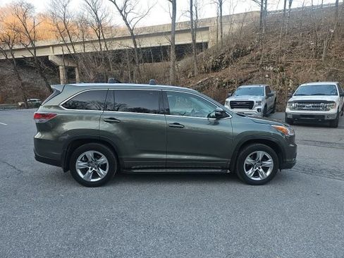 Used 2016 Toyota Highlander Limited image 2