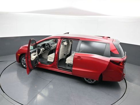 Certified 2025 Honda Odyssey Touring image 47