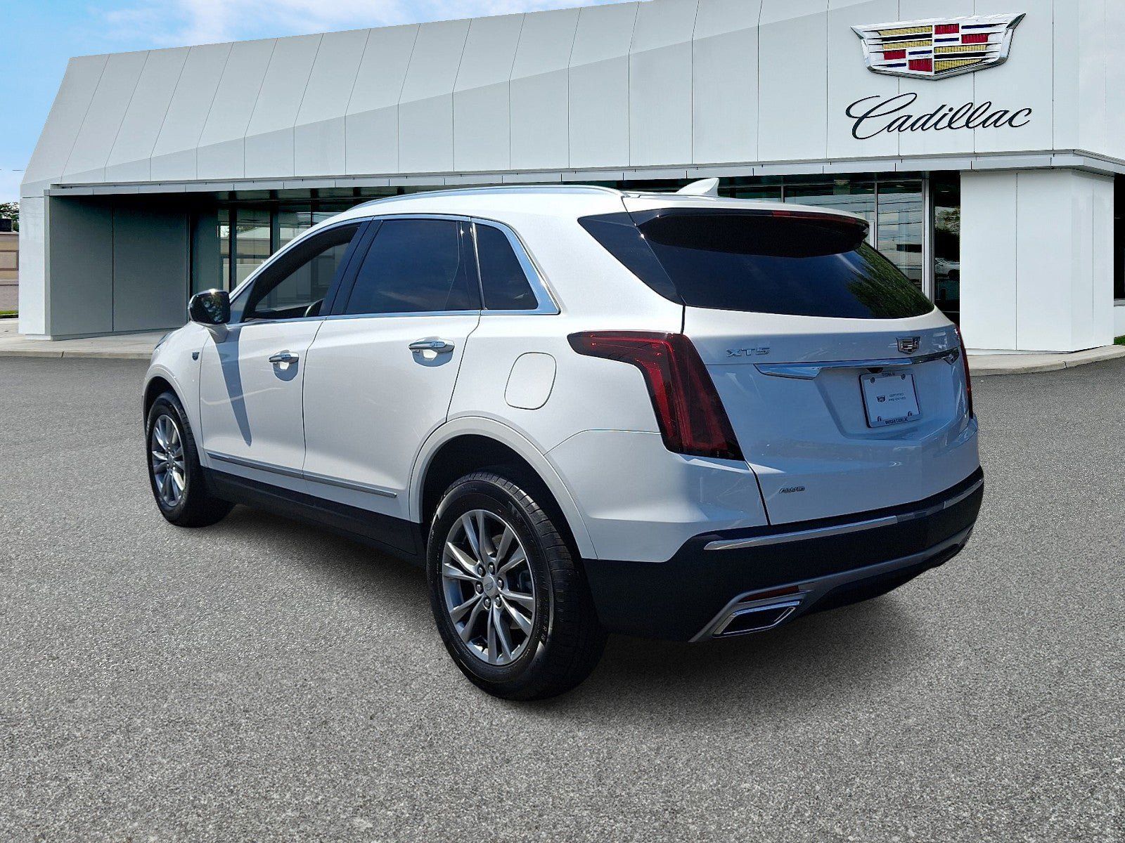 Certified 2022 Cadillac XT5 Premium Luxury AWD/4WD image 3
