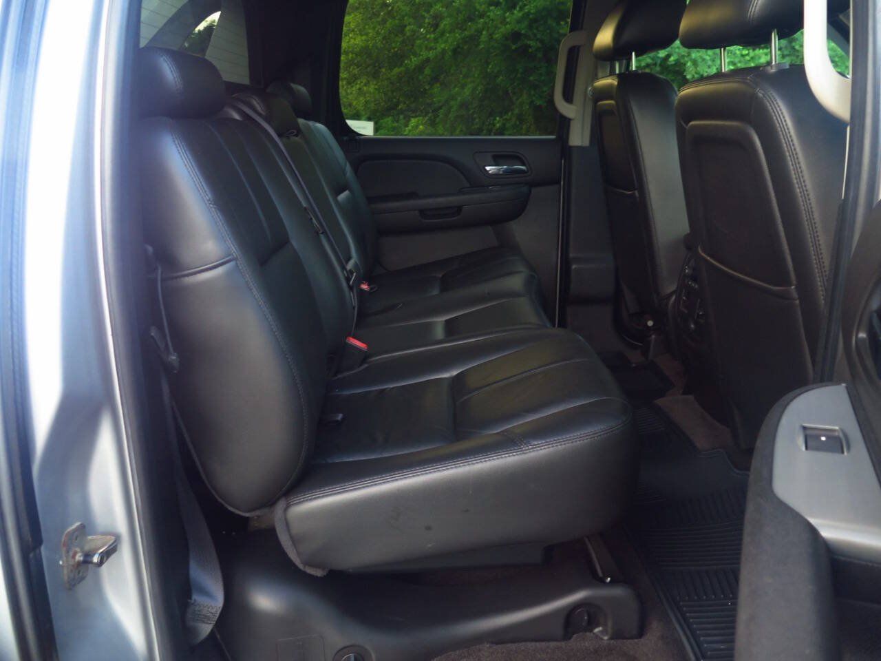 Used 2011 Chevrolet Avalanche LT w/ Luxury Package AWD/4WD image 15