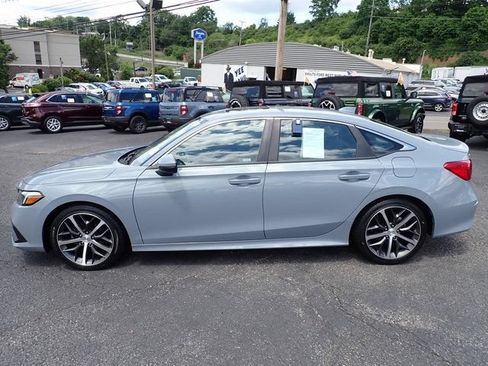Used 2023 Honda Civic Touring image 2